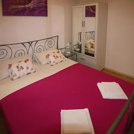 Daire Rose - Cin081006-eyb Sumartin